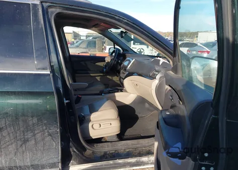 2017 Honda Pilot Touring z USA, uszkodzony, nr VIN 5FNYF5H99HB034243